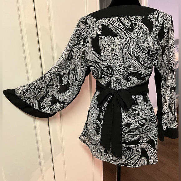 Paisley Tie-Waist Kimono Top B&W Bell Sleeve Asian Inspired - Picture 3 of 12